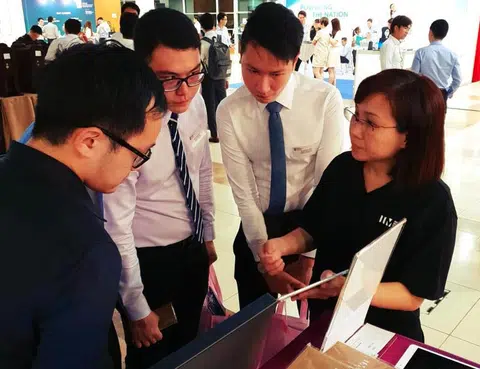 南大举办“专属”职业展，只有成绩优异者或奖学金得主计划生受邀参加，引发争议。（推特）