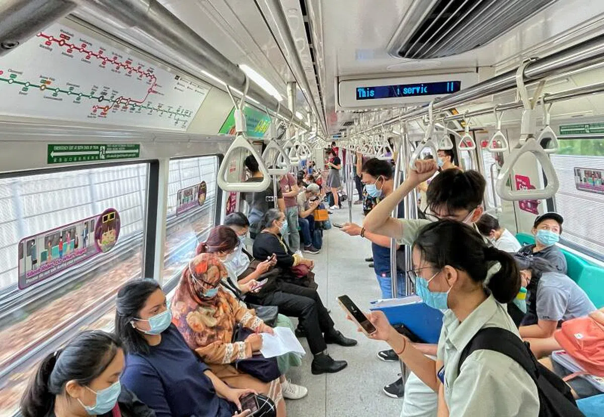 新加坡地铁车厢。（联合早报）
