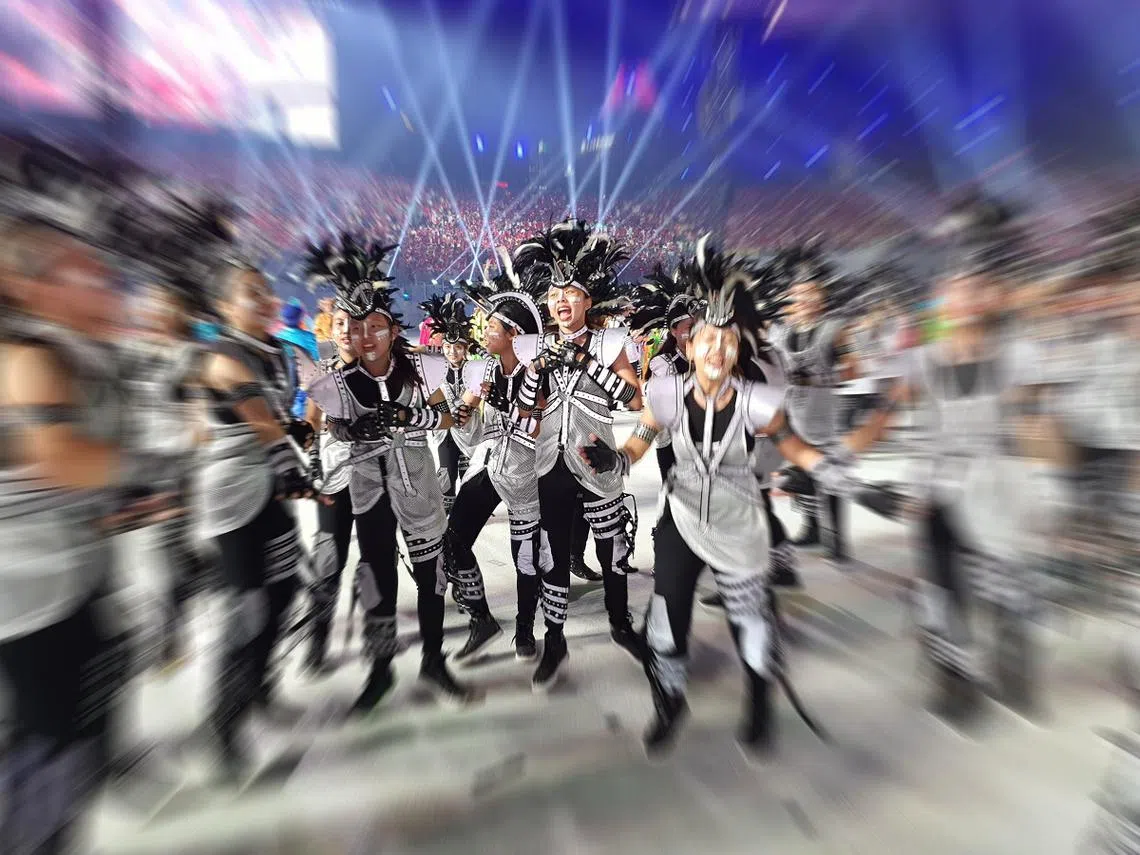 许多新加坡25岁以下的年轻人参与了今年的国庆庆典表演。（l联合早报）