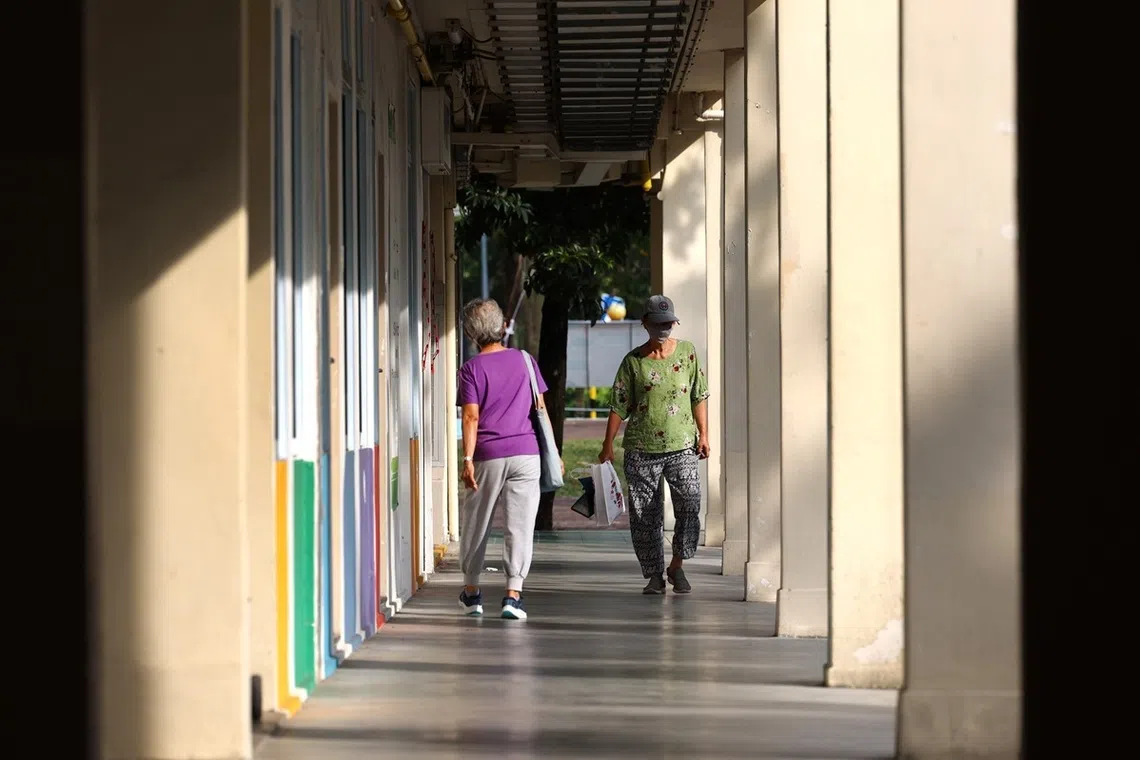 新加坡预计将在2026年正式迈入超老龄化社会。