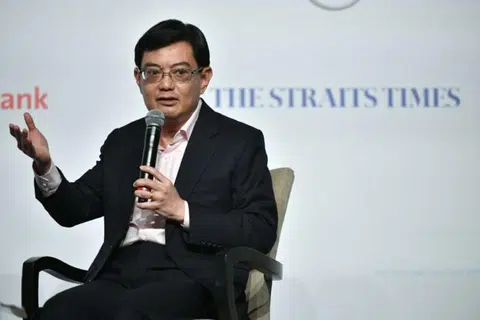财政部长王瑞杰最近在《海峡时报》全球前景论坛的演讲和答问都暗示着增加税收。（海峡时报）