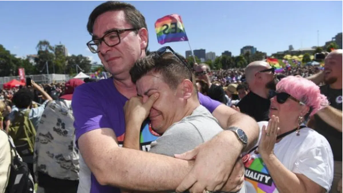  力争多年的认同，支持者情绪激动。（欧新社） 