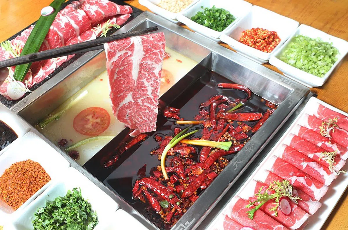 火锅是许多新加坡人的心头好。（联合早报）