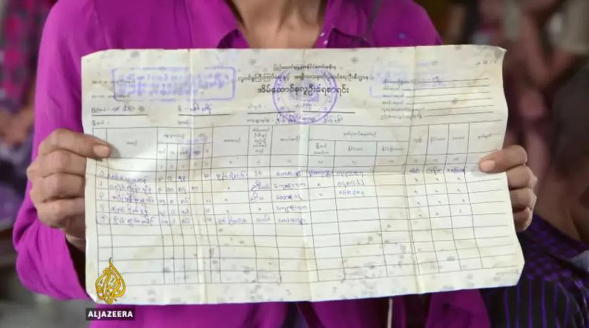  磅艾赫多恩的姐姐拿出官方文件（缅文）证实她的出生日期是1992年6月13日。（半岛电视台） 