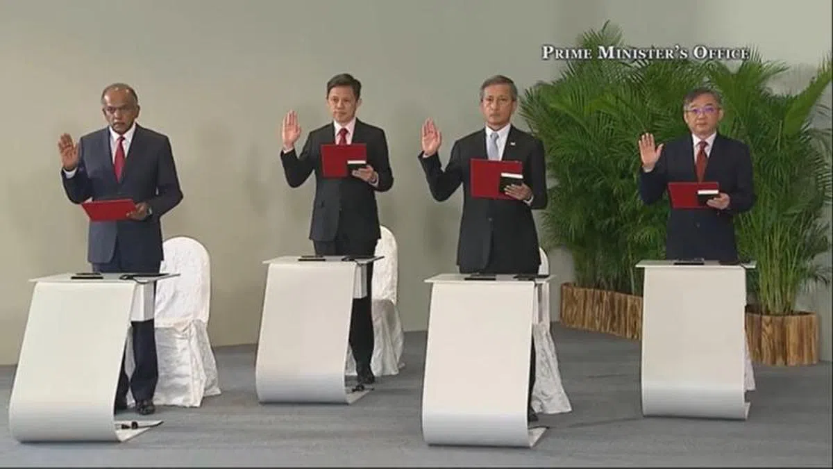  左起：内政部长兼律政部长尚穆根、贸工部长陈振声、外交部长维文、卫生部长颜金勇。（视频截图） 