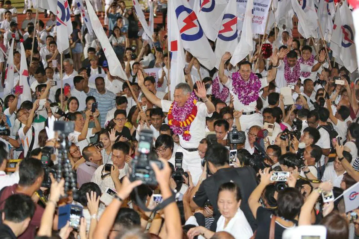  2015年大选成绩揭晓，李显龙总理第三次带领人民行动党参加国会选举，取得选民强有力的委托。（联合早报） 