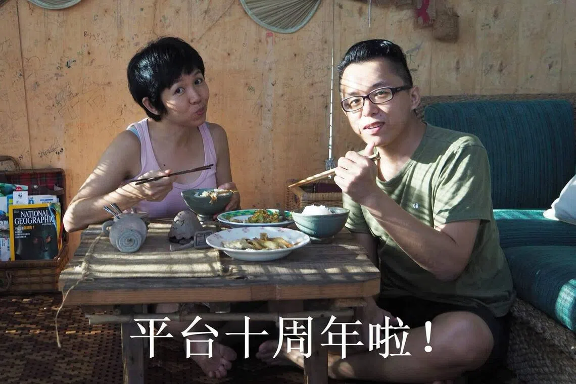 “阿良”与“阿萍”（李志良和许惠萍）在阿萍家乡开设 “平台咖啡·民宿”。