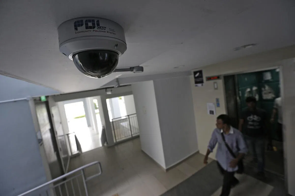 环境局在社区等垃圾热点区部署的电眼，今年将增三倍至约1000个。（海峡时报档案照片）