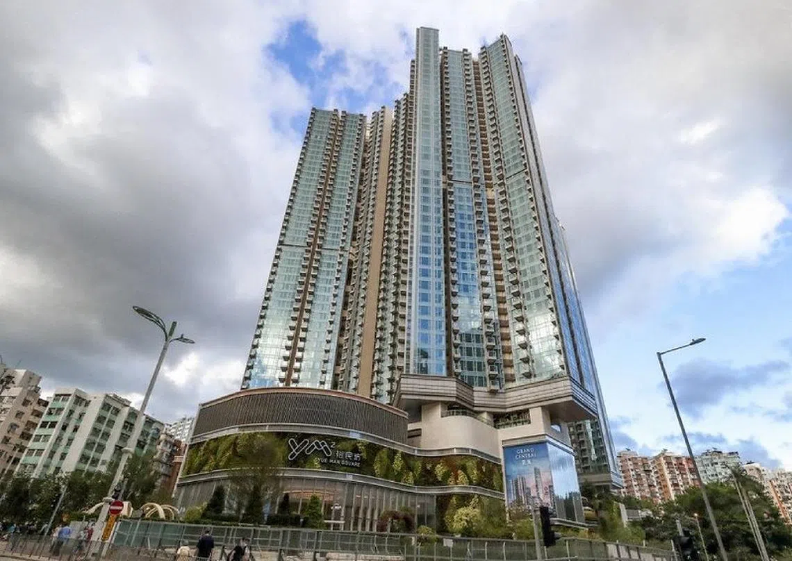 香港地产商信和集团昨天送出一套价值1080万港元（约190万新元）的名宅给疫苗接种者。（南华早报）