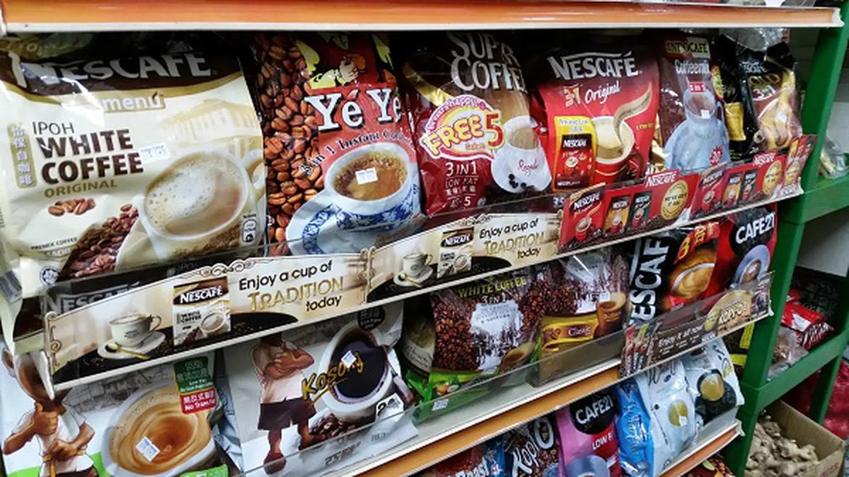  新加坡超市随处可见的咖啡粉品牌。（互联网） 