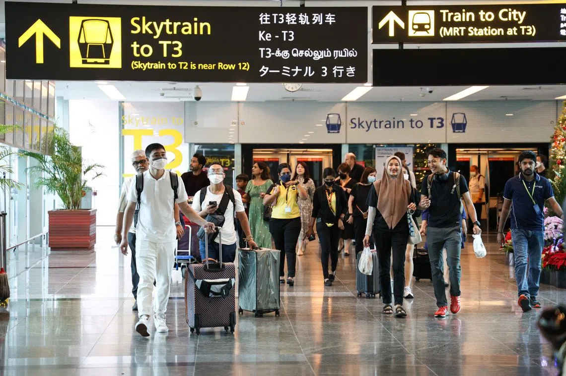 中国开放边境后，新加坡并未效仿部分国家收紧入境限制。（联合早报）