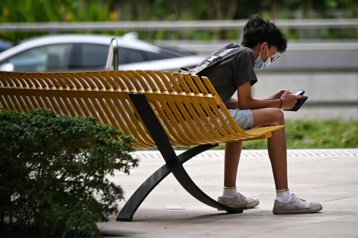 较大比例的青少年群体认为自己的生活品质及心理健康较疫情前来得差。（海峡时报）