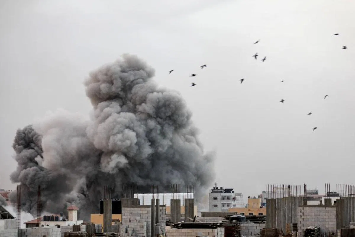 以色列对哈马斯控制的加沙地带展开报复性空袭。（路透社）