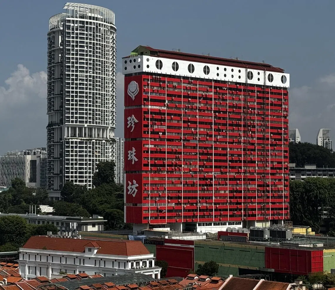 看了数十年熟头熟脸的珍珠坊变得有些陌生。（红蚂蚁摄）