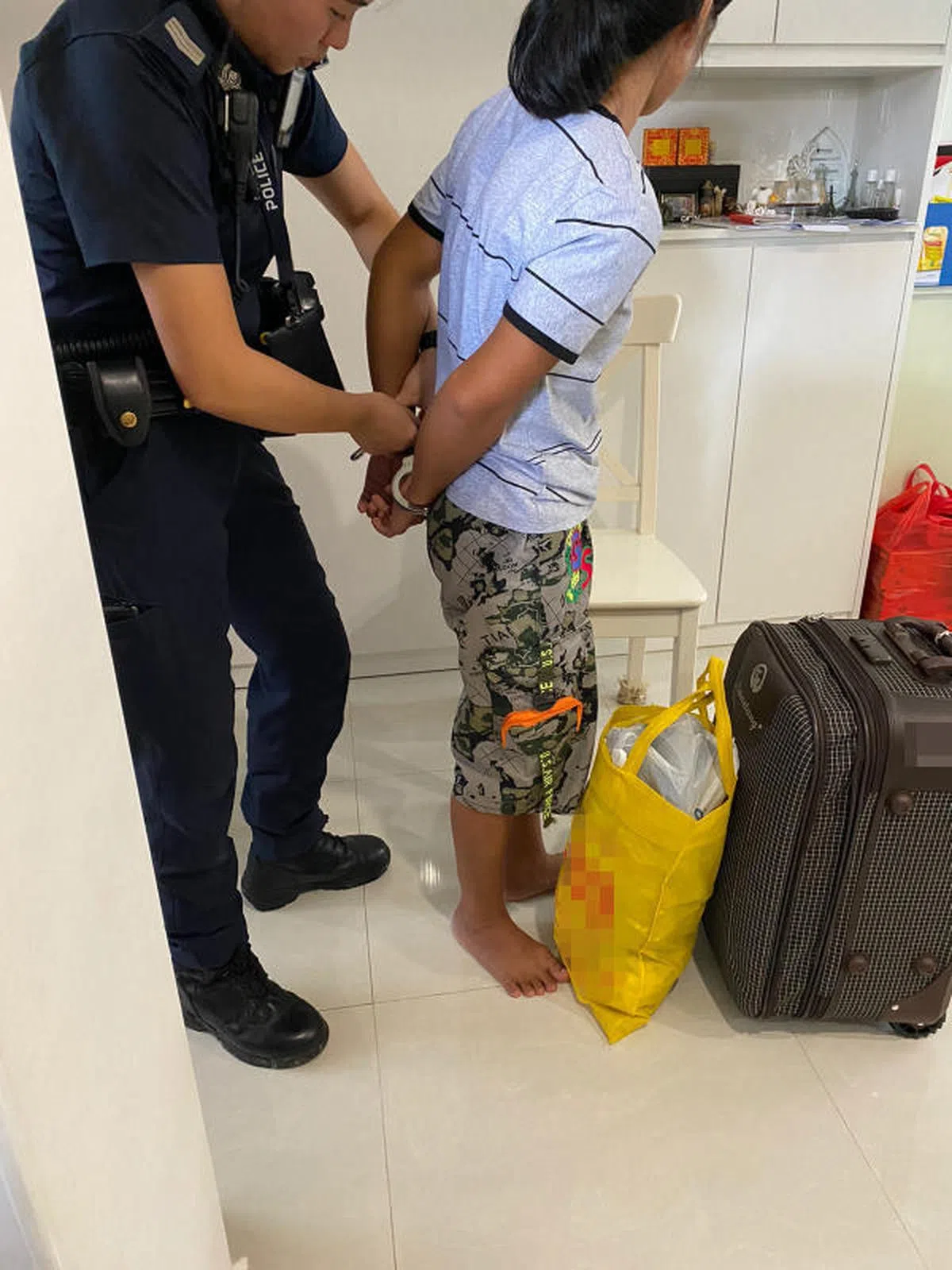  女佣被警察当场逮捕。（联合晚报） 