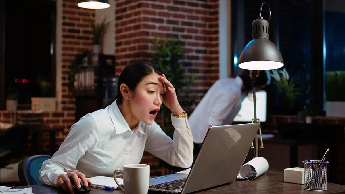 这位白领丽人的表情，跟你是不是有点像？（ALAMY）