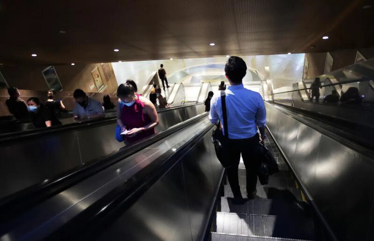 不爱工作狂，没时间留给生活和约会。（海峡时报）