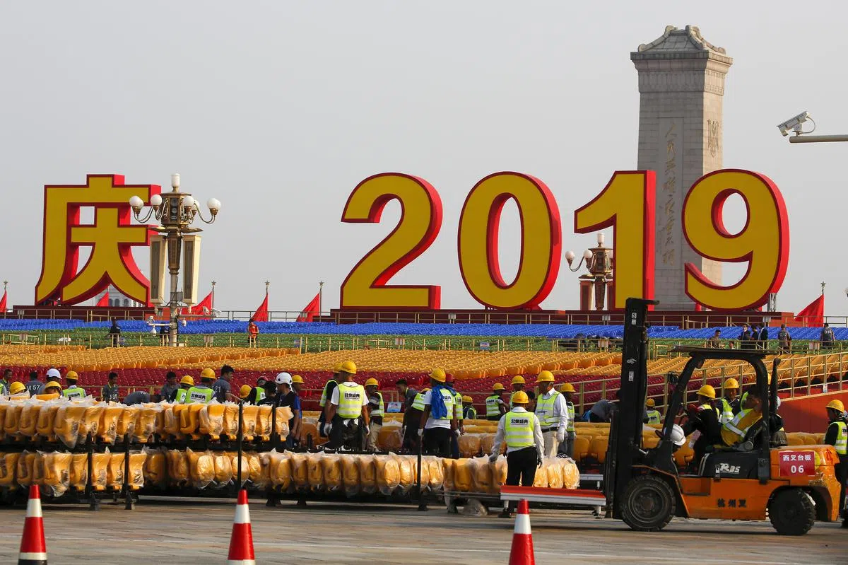  北京天安门已准备好迎接明日的中国国庆庆典。（美联社） 