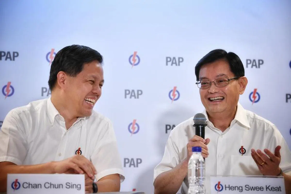 副总理王瑞杰（右）2018年获选为同侪之首后，曾点名陈振声为副手。（海峡时报）