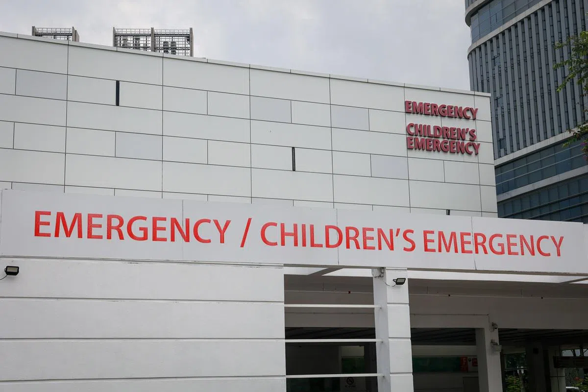 男骑士送院治疗后并未坦承自己中枪。（联合早报）