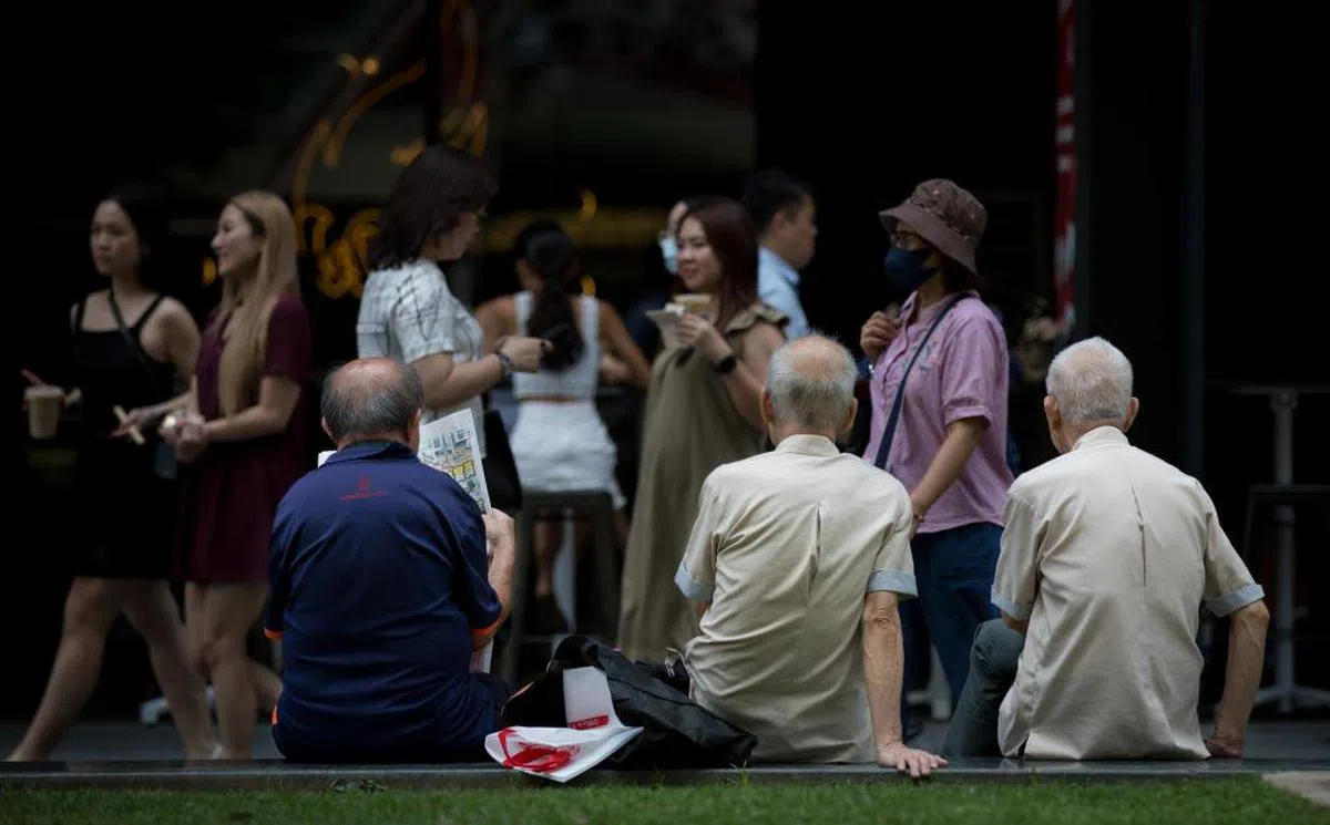 包括新加坡在内的不少国家近年来纷纷调高了退休年龄。（商业时报）