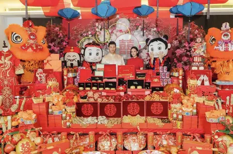 全屋布满红色和粉红色满天星和玫瑰，空气飘逸着浪漫气息。（kimlimhl instagram）