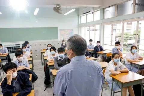 香港教育局数据显示，2020年至2021年期间，当地幼儿园、小学、中学和特需学校有5270名教师离职，同比激增超过五成。（路透社）