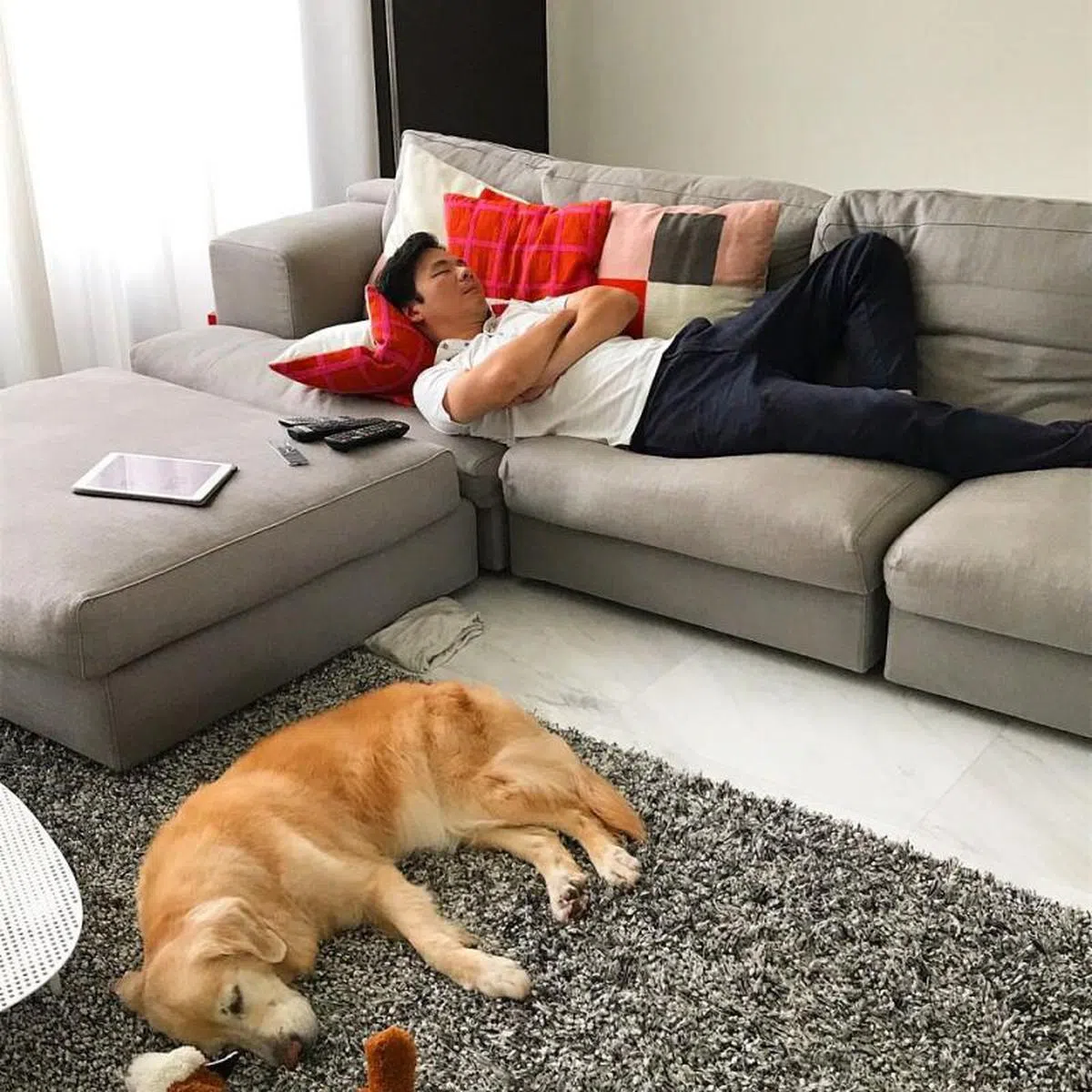 黄循财与他的爱犬“夏天”。（黄循财Instagram）