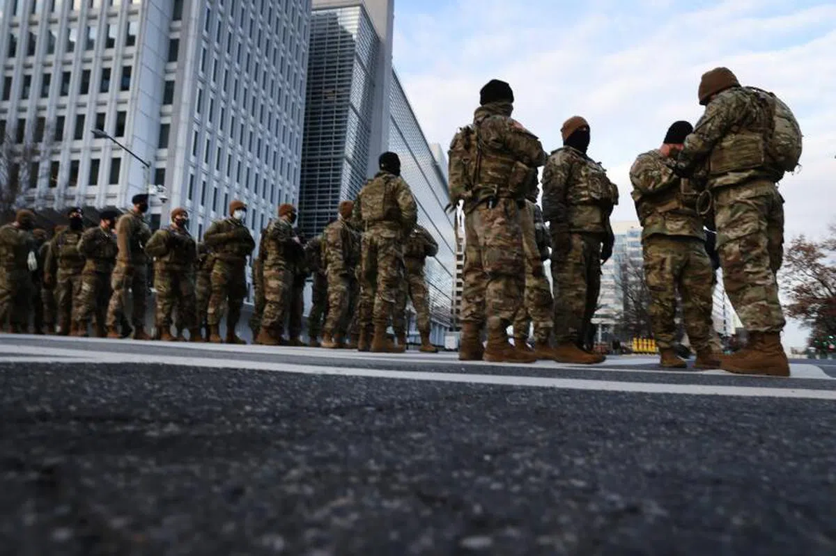  美国首都华盛顿的街道上自19日起就出现成群成群的美国国民警卫军士兵。（法新社） 
