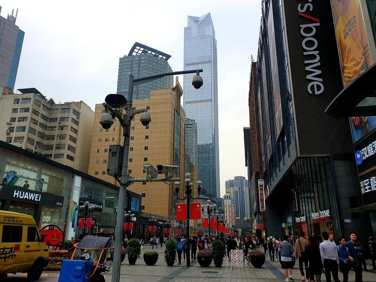 图为重庆街上装置的监控镜头。（联合早报）