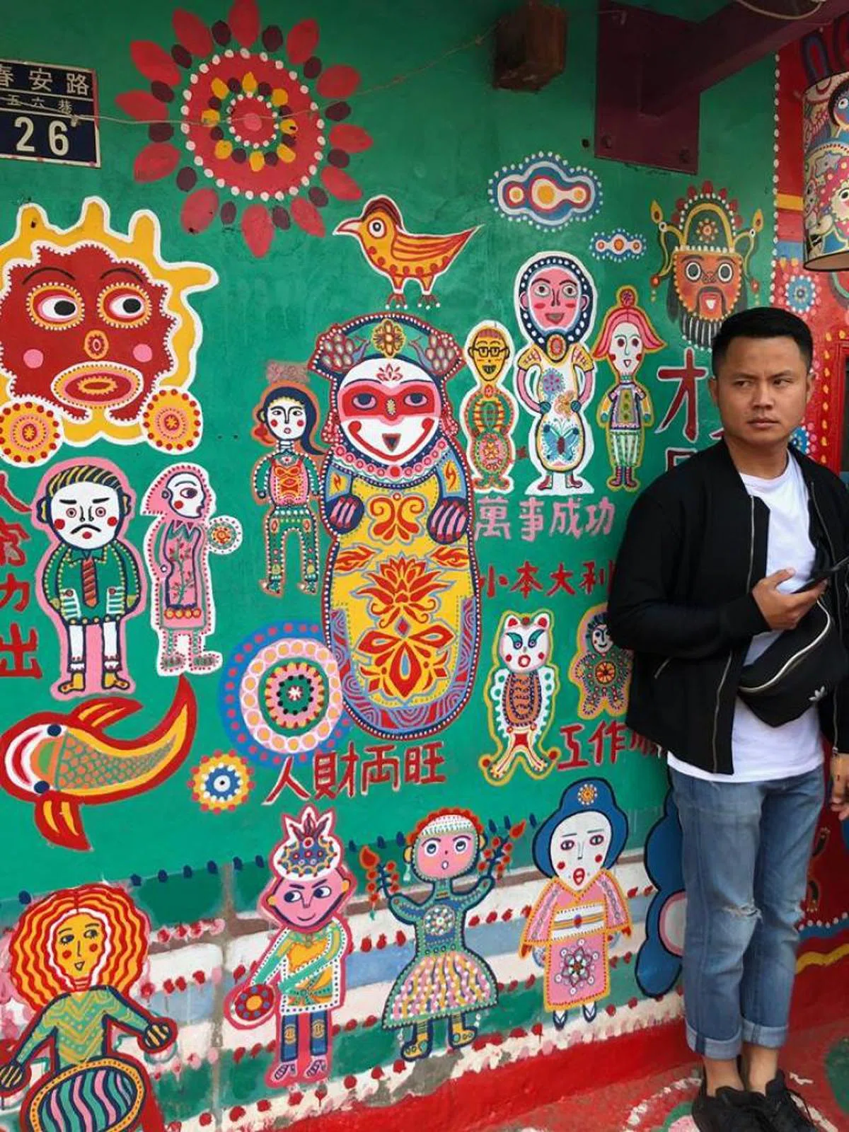  彩虹村内每个转角都是一抹风景。（卢丽珊摄） 