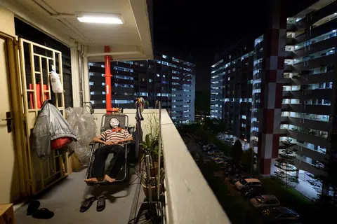 虽然都同样居住在组屋里，不过居住在租赁组屋的居民多数都是年长贫困的新加坡人。（海峡时报）
