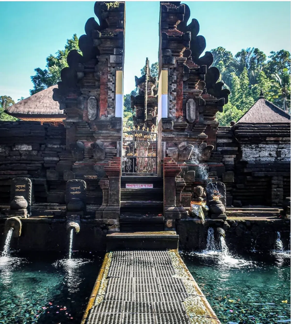 峇厘岛中部的圣泉寺。（Tirtaempultemple IG）