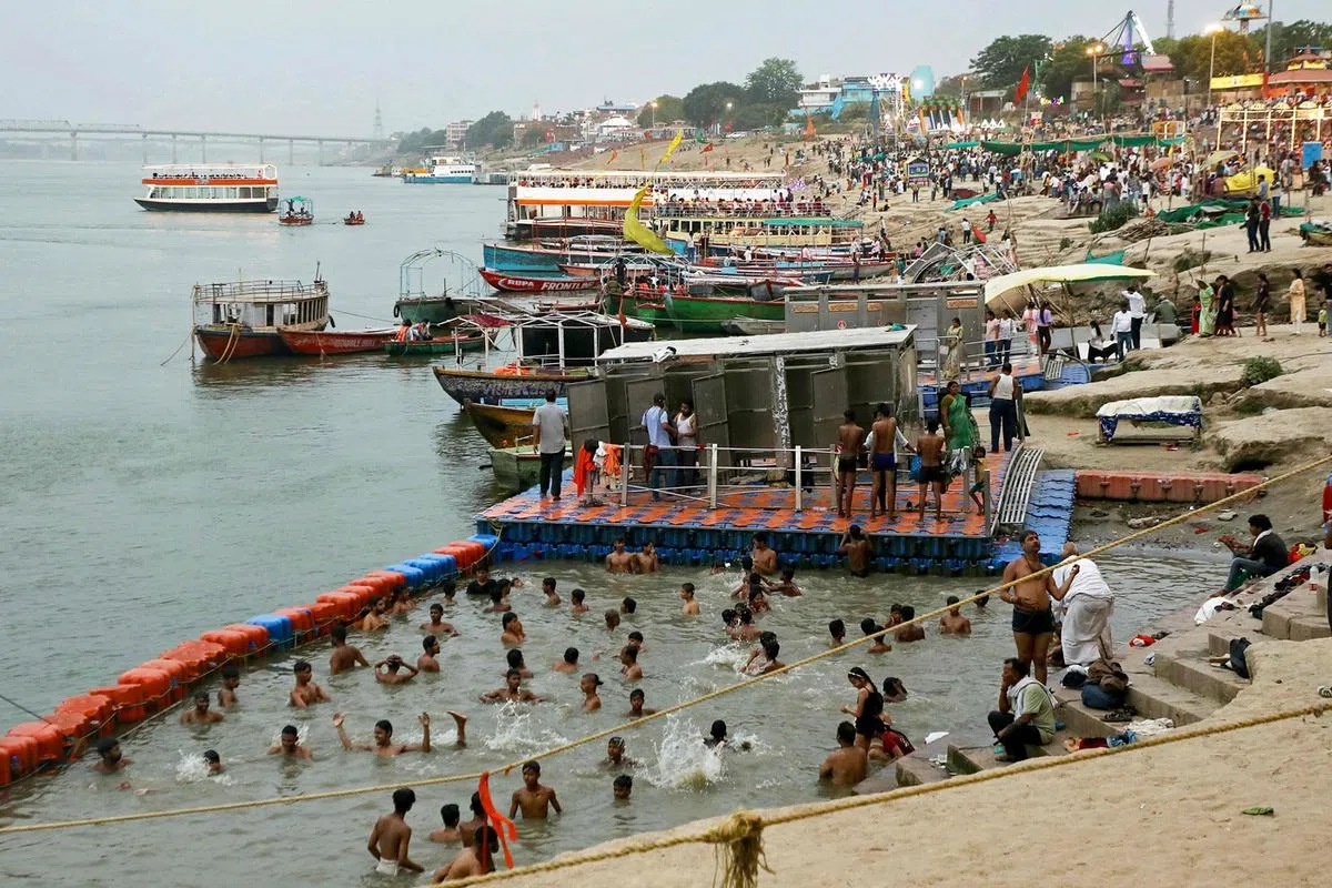 印度的恒河都在“下饺子”。（路透社）
