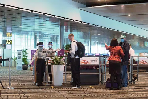 本地的外籍白领人数近两年来持续下滑。（海峡时报）