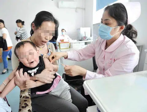 作为孩子健康免疫第一道防线的疫苗，如今在中国被爆出有问题，引起众方哗然。（互联网）