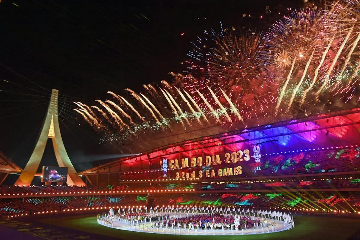 东南亚运动会由于整体规格不及亚洲运动会和奥林匹克运动会等国际大赛，被一些新加坡人戏称为“甘榜运动会”。（海峡时报）