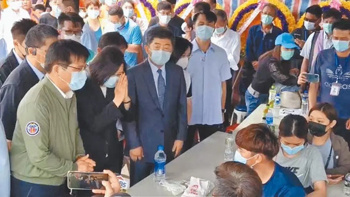  台湾总统蔡英文在慰问家属时遭到怒呛。 (中国时报) 