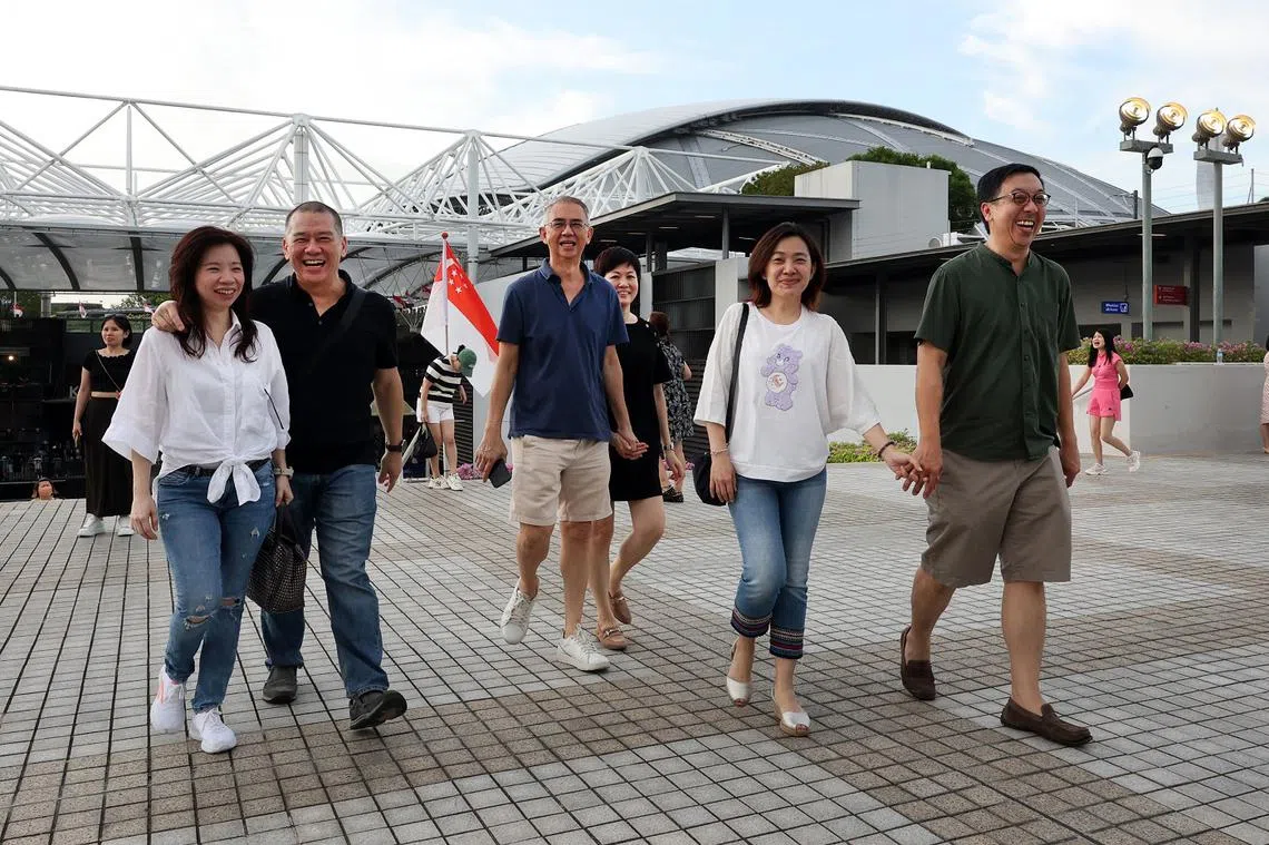 50岁及以上的中老年人，将可从最新推出的“共同前进配套”（Majulah Package）中获益。（海峡时报）