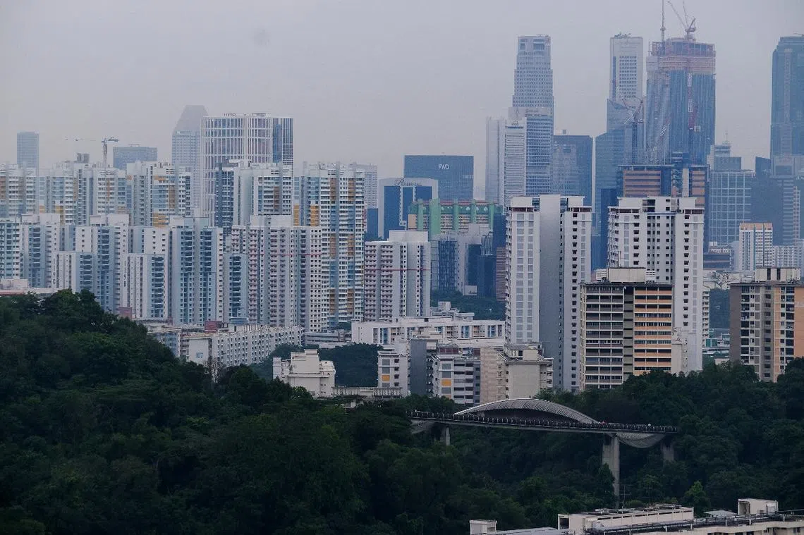人口普查数据显示，本地仍有近八成家庭住在组屋，但比率相较十年前有所滑落。（联合早报）