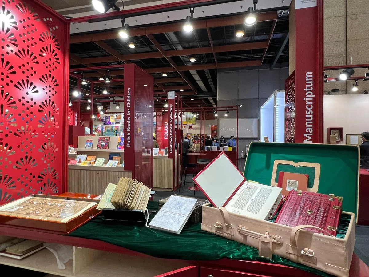 波兰馆也展出了百年来波兰经典的绘本和插画。（叶孝忠摄）