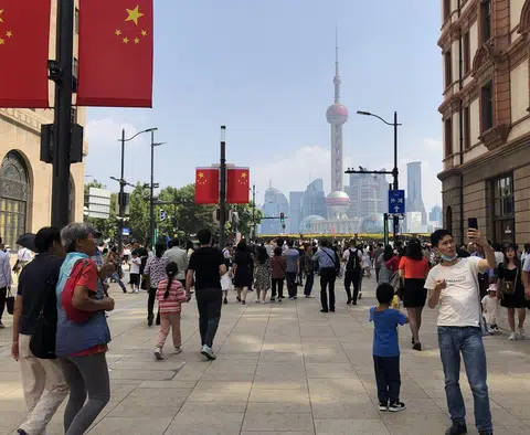 中国打算立法以明确父母或者其他监护人对未成年人的家庭教育责任。（联合早报）