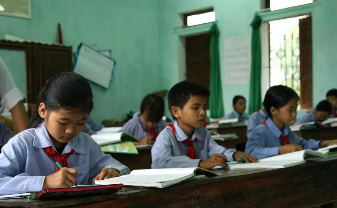 越南学生在阅读、数学和科学等国际评估中的表现出色，超越马来西亚、泰国、英国和加拿大。（路透社）