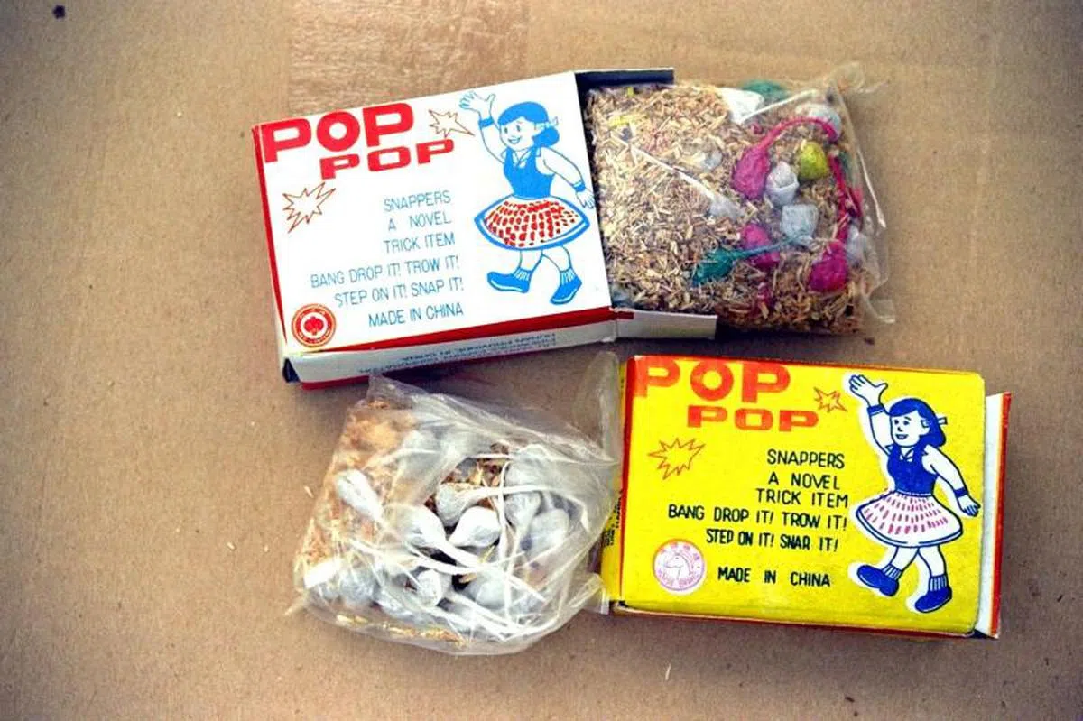 早在1988年间，警方就禁止“小砂炮”进口；当时，由于许多青少年用“小砂炮”来作弄人，而引起公众的忧虑及不满。（联合早报）