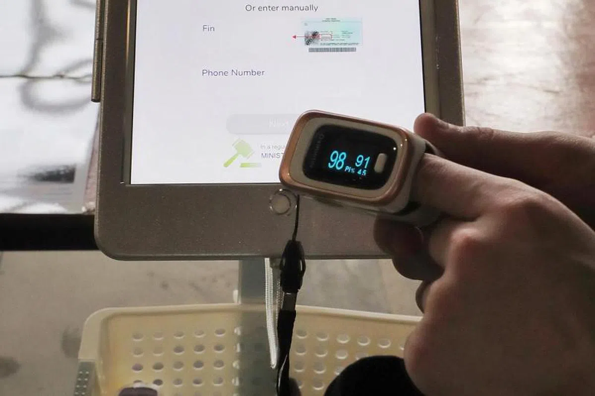  脉搏血氧饱和度分析仪（Pulse oximeter）。（海峡时报） 