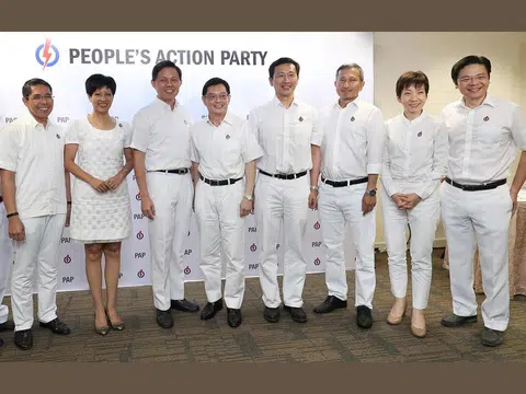 第四代领导团队发声明表示，尊重并接受王瑞杰（左四）请辞第四代团队领军的决定，也很高兴他仍是团队的一员。（联合晚报）