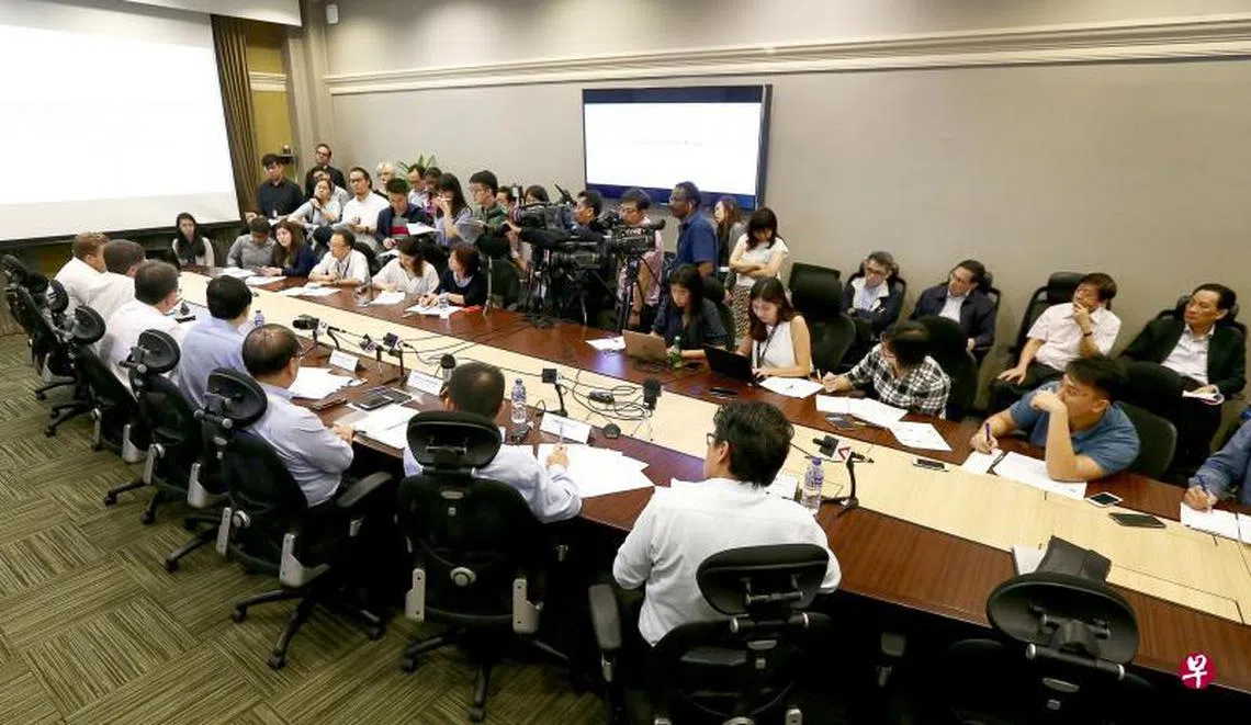 陆路交通管理局、SMRT和信号系统供应商泰雷兹（Thales）昨天就列车碰撞事故召开第二次记者会。（联合早报）