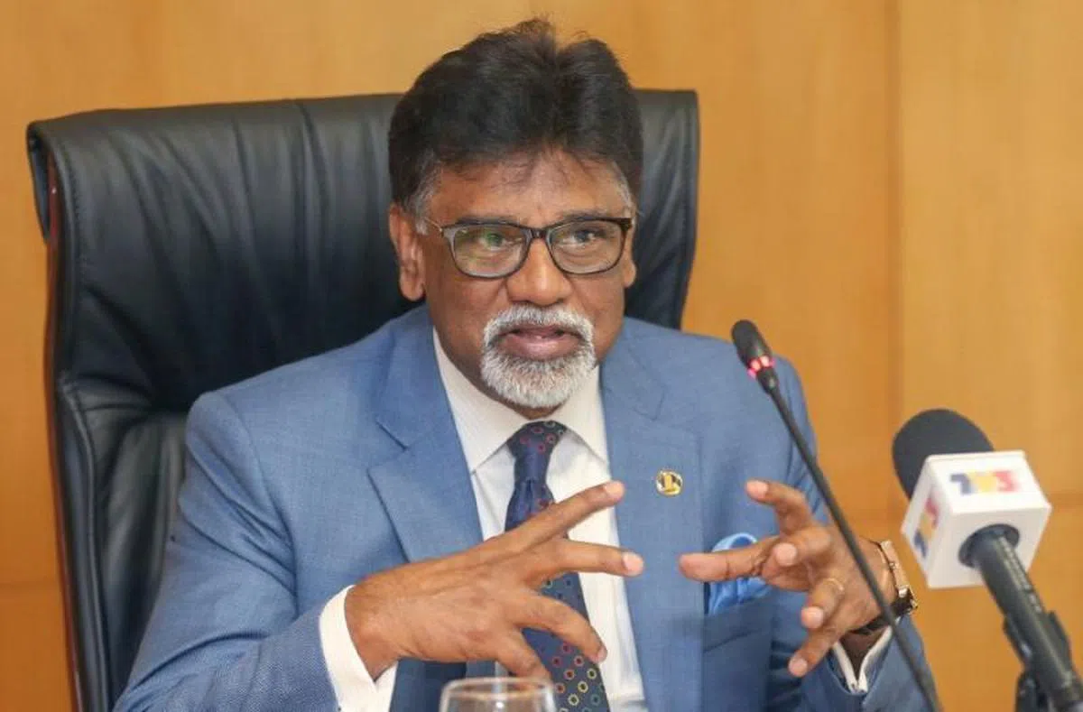  希维尔宣布脱离公正党，以独立议员的身份支持国盟政府。（新海峡时报） 