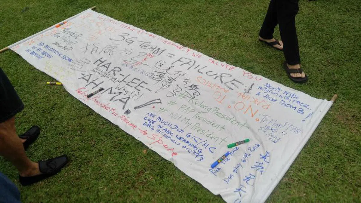  白色布条一（张丽苹摄） 
