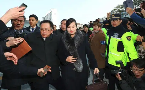 朝鲜牡丹峰乐团团长玄松月昨天抵达江陵艺术中心考察。朝鲜艺术团在冬奥运期间访问韩国时，很有可能在江陵艺术中心进行演出。（法新社）